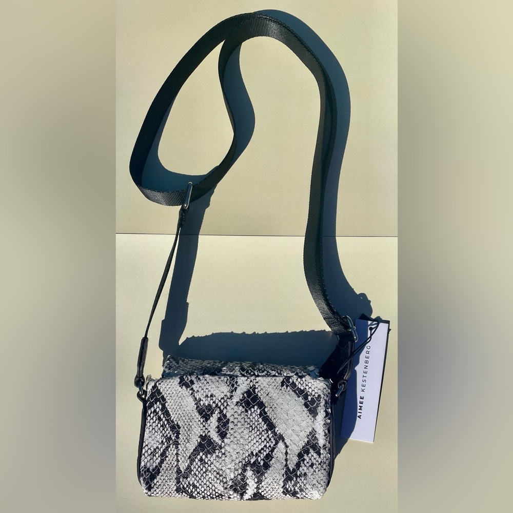 NWT Aimee Kestenberg Cross Body Snakeskin Embossed Leather Bag Black and… - Picture 2 of 8